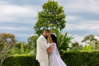 Retrato de boda en jardines
