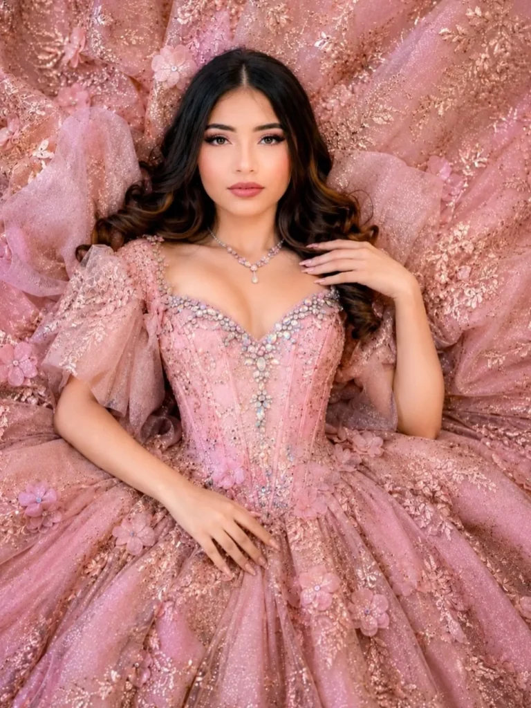 Quinceañera con vestido bordado — retrato de XV años en West Palm Beach